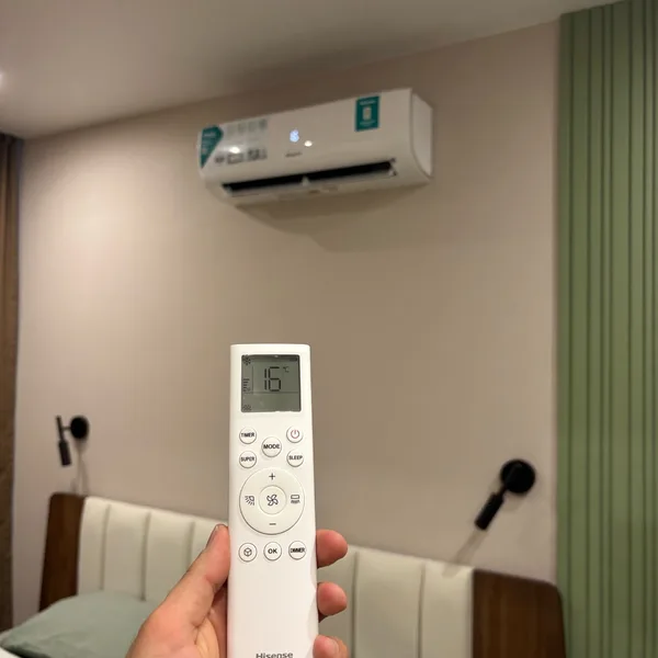 Установка Hisense ZOOM 2.0 DC Inverter в 2 этапа в селе Большая Ельня