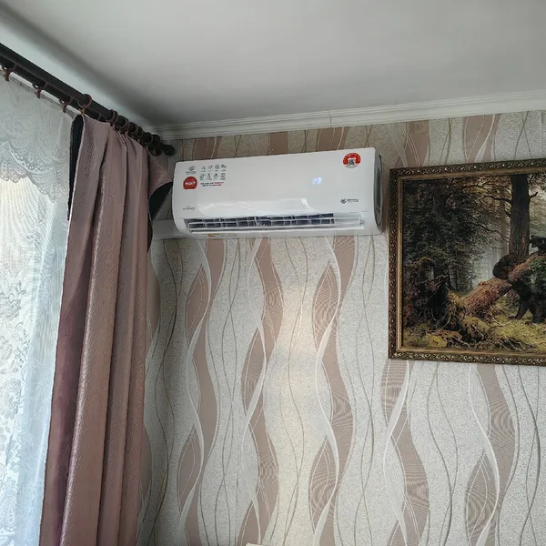 Установили инверторный кондиционер ROYAL CLIMA ARIA DC Inverter на Комсомольской площади