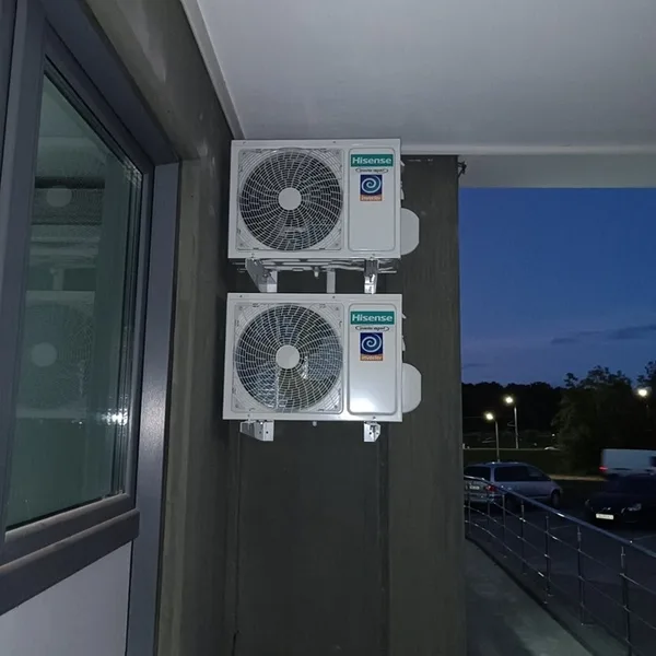 Установили две сплит-системы Hisense